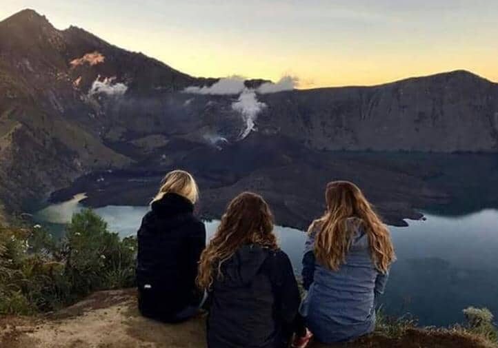 Climbing Rinjani Climbing Rinjani Tour